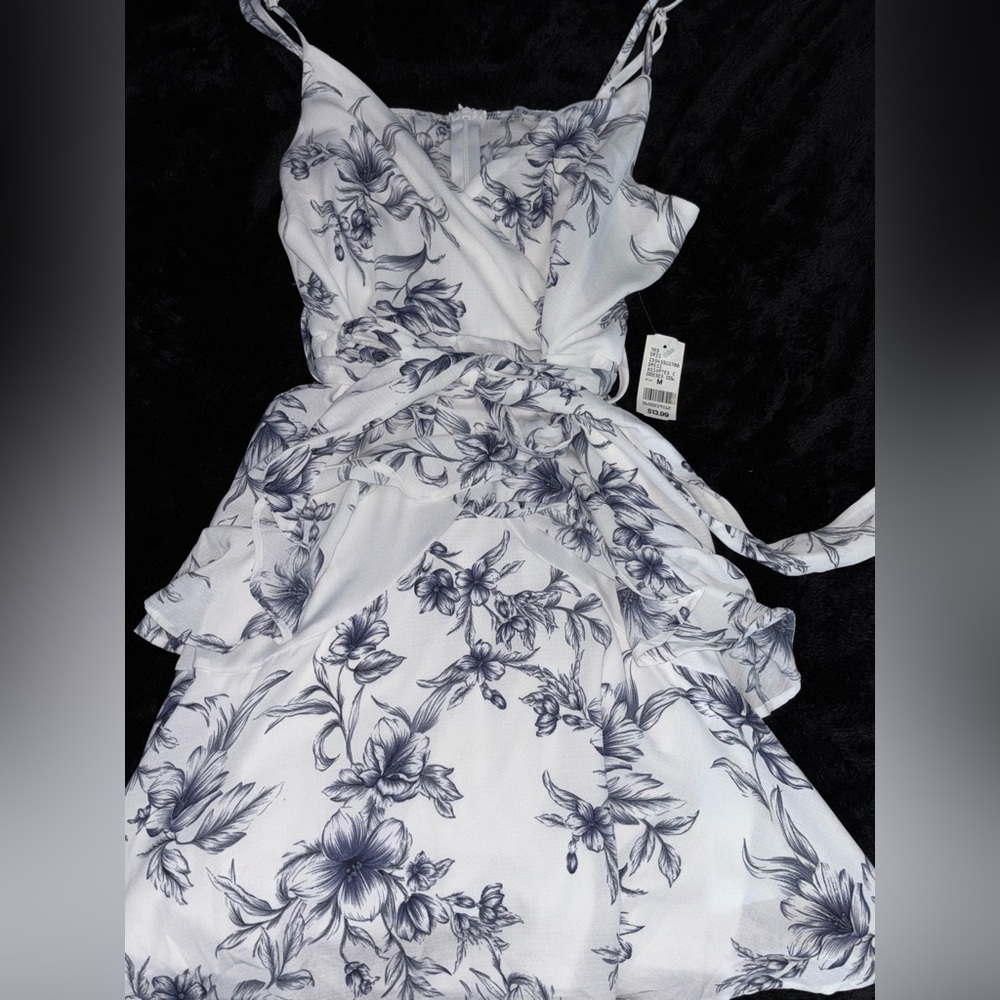 BRAND NEW White and Blue Foral Mini Flare Dress 
Size MEDIUM